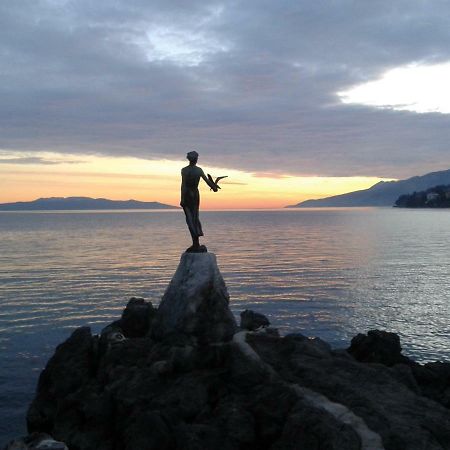 Studio Apartment Vanna - 1St Row To The Sea Abbazia Esterno foto